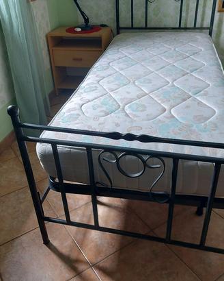 Letto singolo e materasso