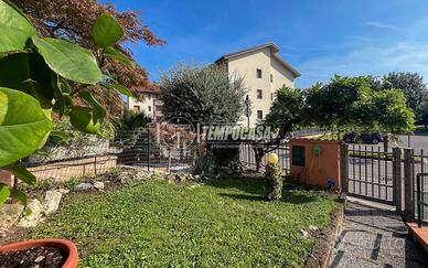 VILLA A SCHIERA CON BOX AUTO E DOPPIO GIARDINO!