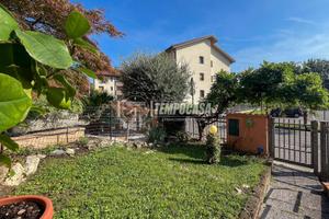 VILLA A SCHIERA CON BOX AUTO E DOPPIO GIARDINO!