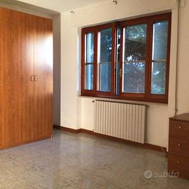 Ampia camera in appartamento indipendente