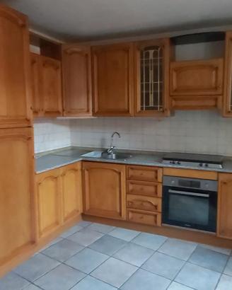 Cucina in legno più lavatrice