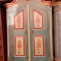 Armadio antico dipinto tirolese