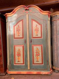 Armadio antico dipinto tirolese