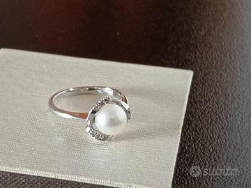 Anello con perla vera 8 mm e brillantini