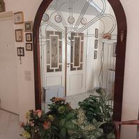 specchiera in legno e fioriera in legno 