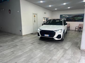 Audi Q3 35 TDI Identity Black