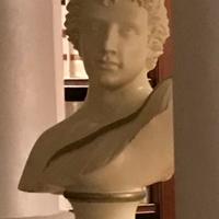 Mezzobusto di Cesare e angelo in gesso