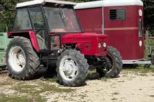 Trattore zetor 74 anno 84 con accessori