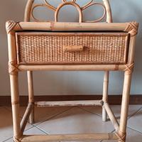 comodino vintage in rattan
