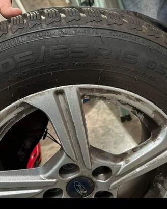 4 ruote invernali Nokian 205/65 R16