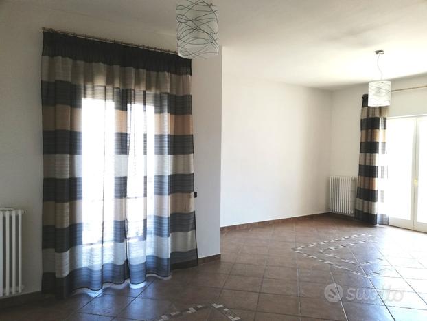 Lecce zona Mazzini- non arredato - 3 camere - box