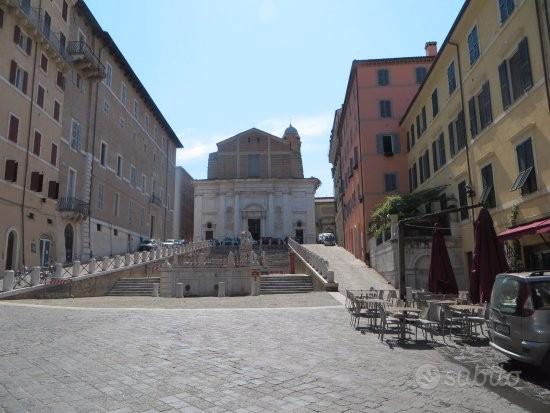 Bilocale alle spalle di Piazza del Papa