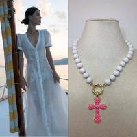 Collana con un delicato filo di seta rosa e onice