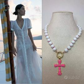 Collana con un delicato filo di seta rosa e onice