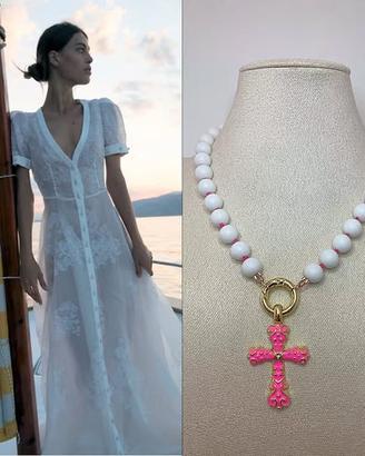Collana con un delicato filo di seta rosa e onice
