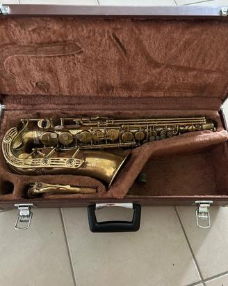 Sax alto Yamaha Yas 61 purple logo