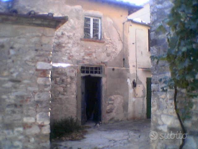 Rustico / Casale di 600 m² con più di 5 locali e b - Vista 2
