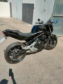 moto Kawasaki ER6N