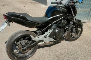 moto Kawasaki ER6N