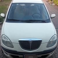 LANCIA Ypsilon 2004 con gruetta trasporto disabili