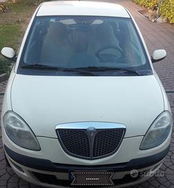 LANCIA Ypsilon 2004 con gruetta trasporto disabili