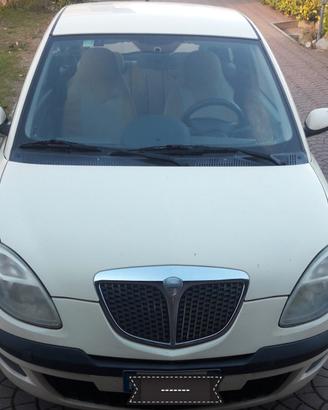 LANCIA Ypsilon 2004 con gruetta trasporto disabili