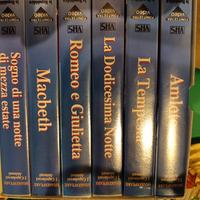 Cofanetto VHS più libri delle opere di Shakespeare