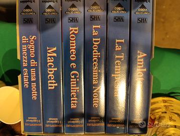 Cofanetto VHS più libri delle opere di Shakespeare