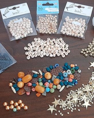 Lotto Perline Legno Naturale e Dettagli Oro