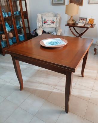 Tavolo legno color noce buono stato quadrato