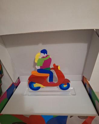 marco lodola, statuetta in plexiglass pubblicata 