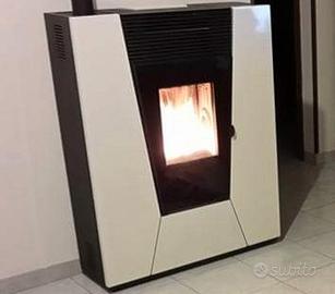 Stufa a pellet marca Clam modello Suez+ ad aria