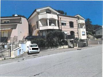 Immobile in asta di 122 m² con 2 locali e box auto