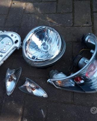 Beverly 125 07 : scudo km faro forcella