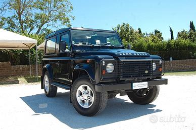 Land Rover Defender 90 2.4 TD4 Station Wagon SE