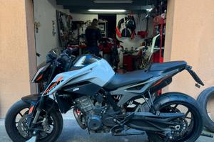 Ktm duke 790 2023 depotenziata A2
