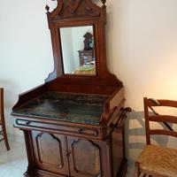 Toilette e comodini antichi