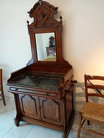 Toilette e comodini antichi