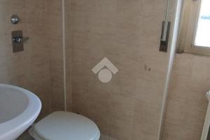 NEGOZIO A GARBAGNATE MILANESE