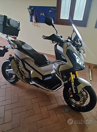 Honda x-adv 750 travel edition
