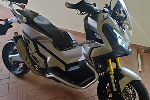 Honda x-adv 750 travel edition