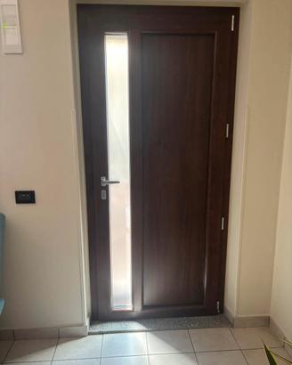 Portone in pvc conpleto di zanzariera e doppio inf