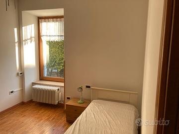 Posto per Stanza singola arredata