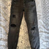 Jeans neri con strappi Pull&Bear