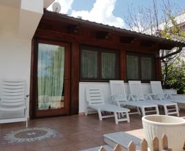 Villa unifamiliare su due livelli con giardino