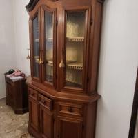 Maestosa Vetrina a Doppio Corpo Stile Classico