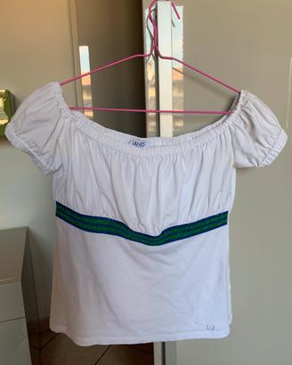 T-shirt con spalle scoperte