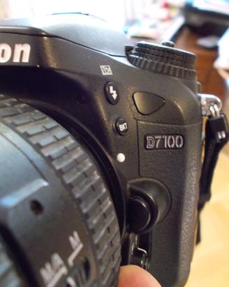 Nikon D7100 + AF-S Nikkor 17-55mm