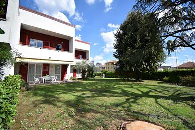 VILLA A SCHIERA A BRUGHERIO