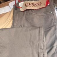 Stock pantaloni e gonne